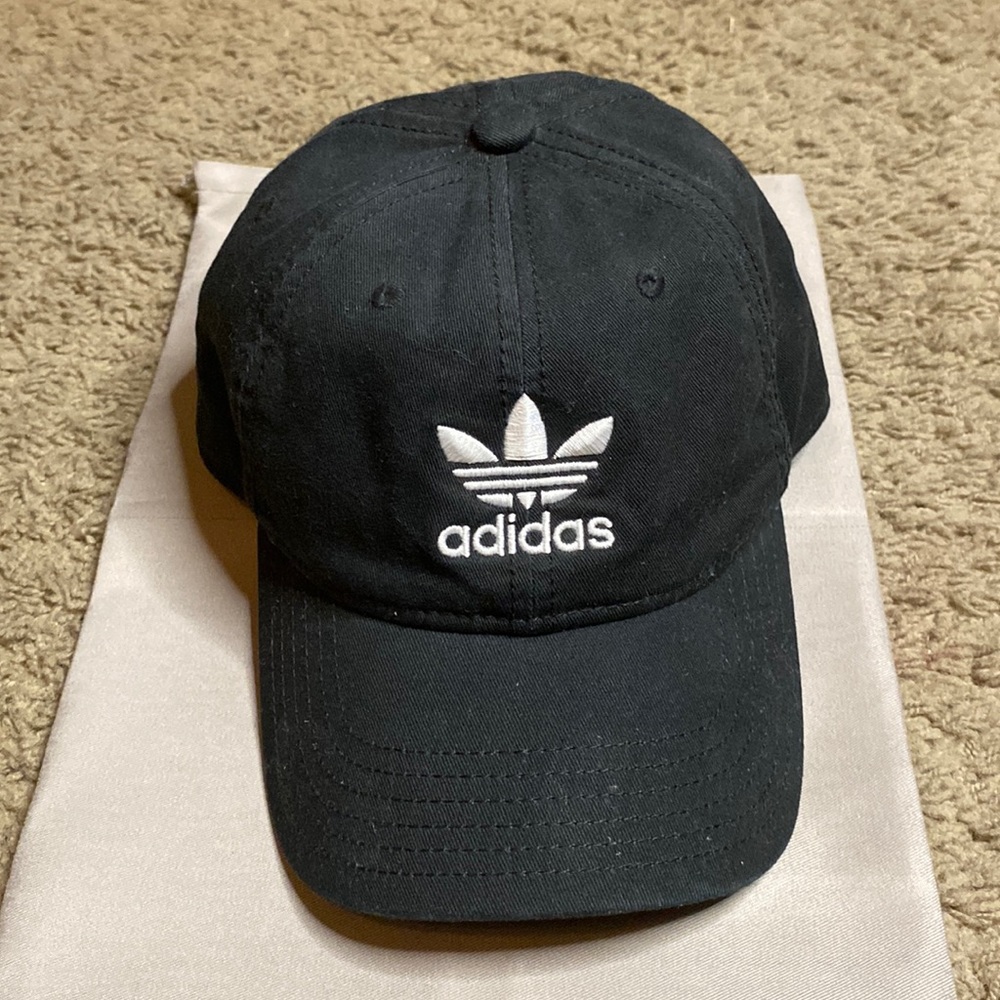 Black ADIDAS relaxed strap back HAT, Brand new, never worn. Unisex